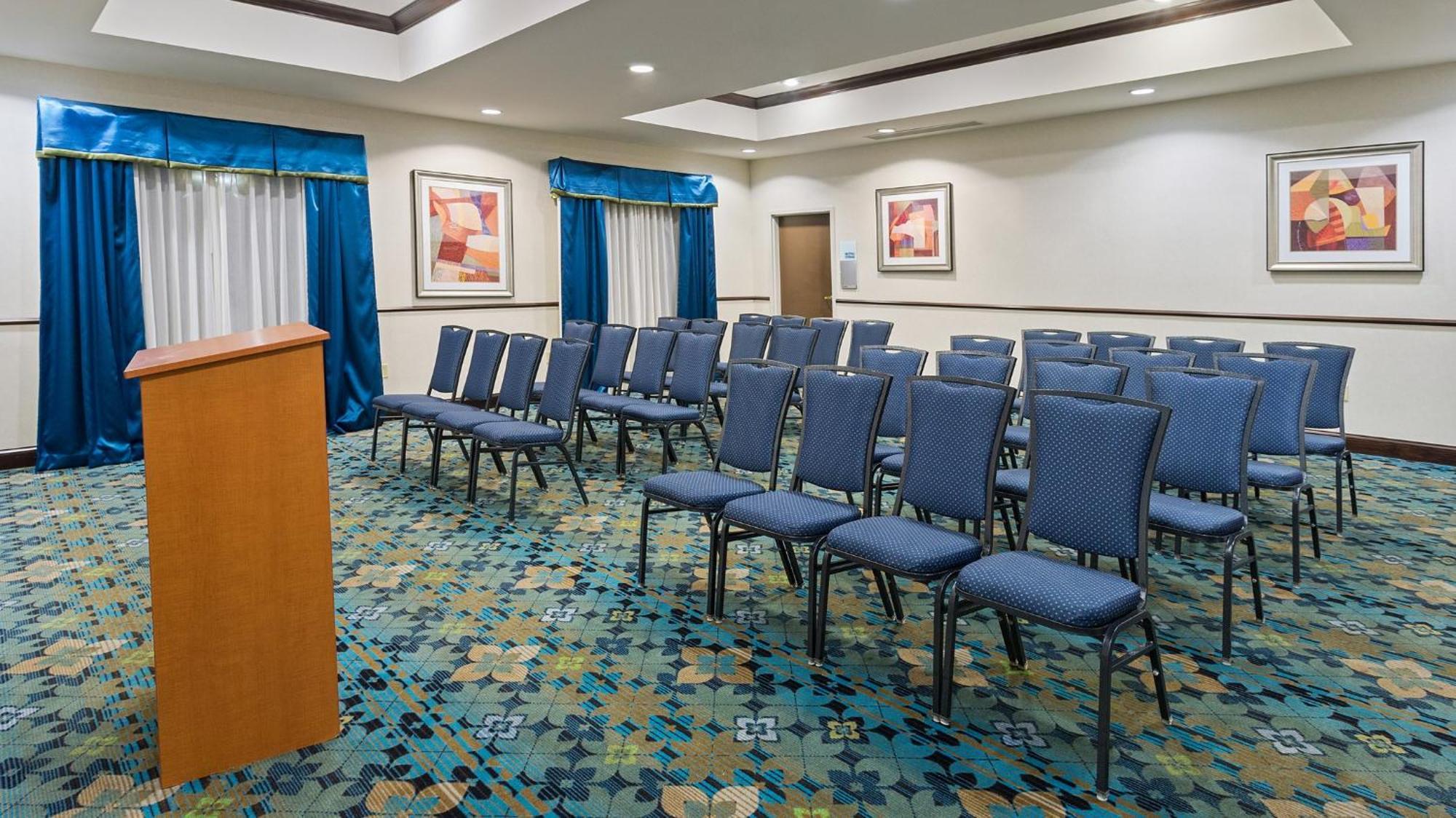 Resort Express And Stroudsburg-poconos By Ihg Stroudsburg